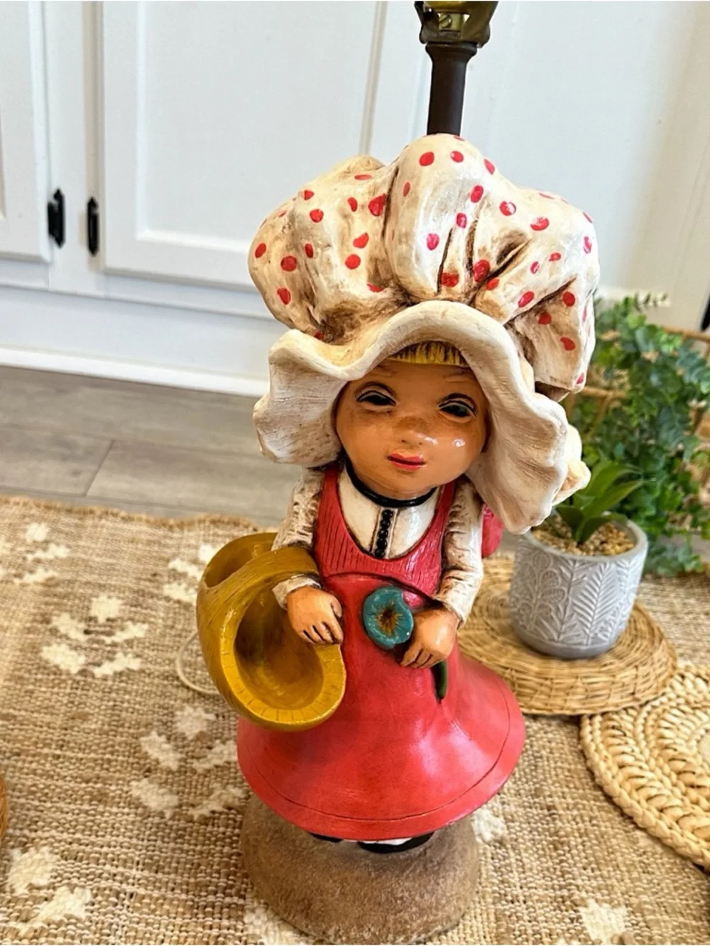 Vintage 1975 Ceramic Bonnet Girl table Lamp Holly Hobby Like Cottage Home Accent